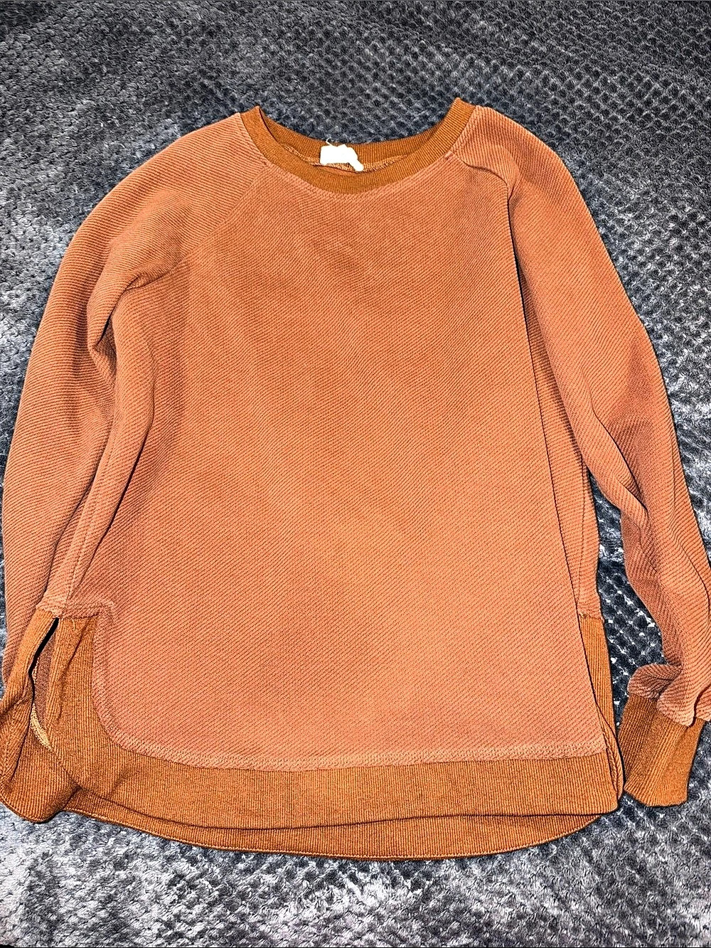 Betsy’s Boutique Shop Crew Neck Sweater in Orange Large Like New
